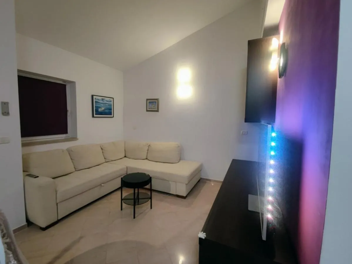 Apartman Sael, Medulin contacts